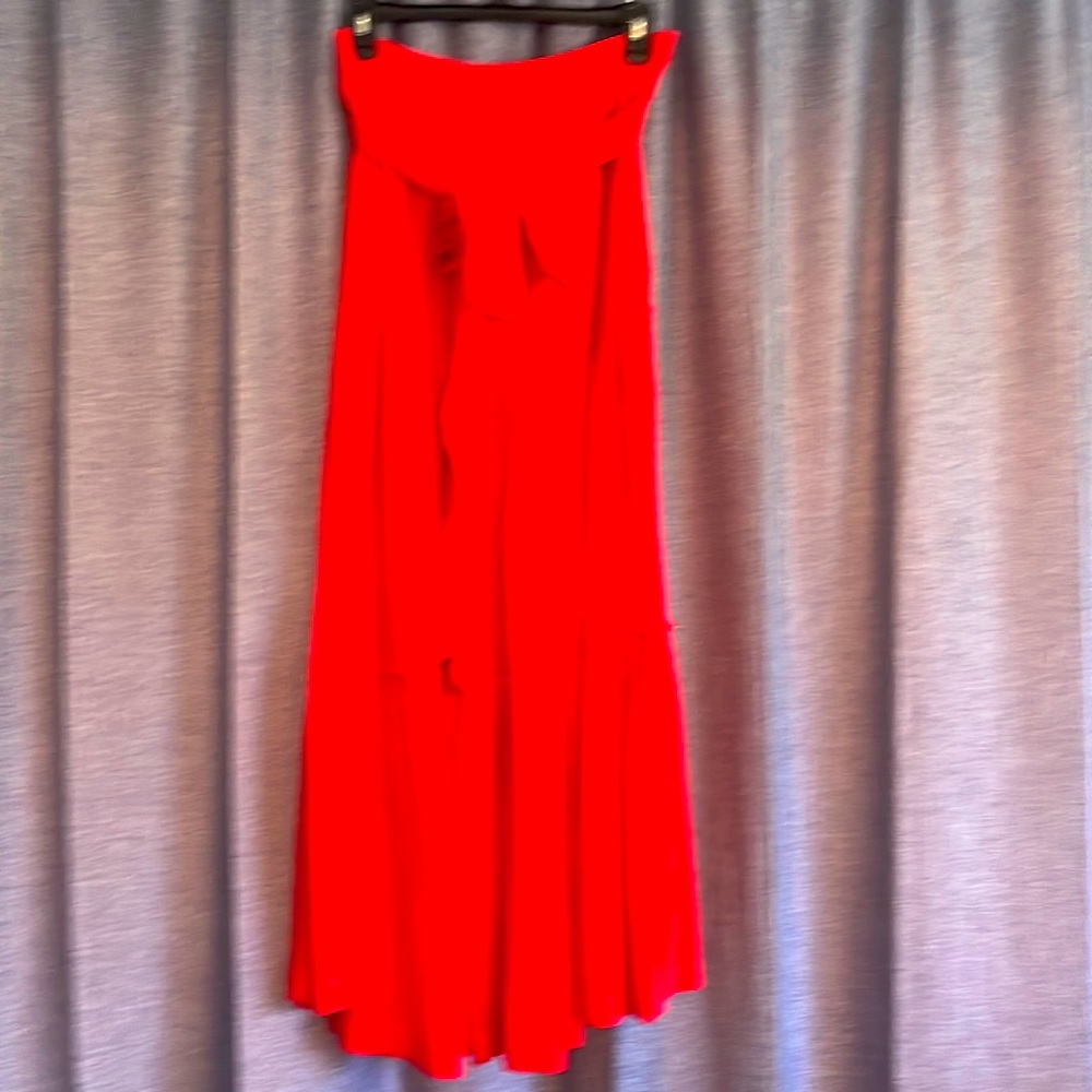Long red vineyard vines skirt with tie size 4